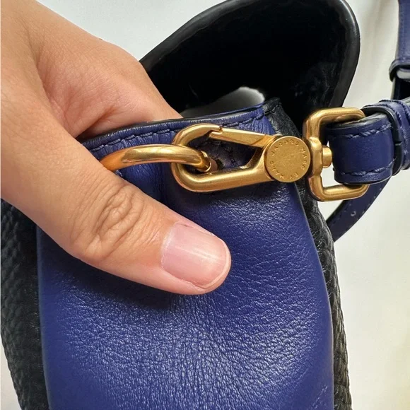 [SOLD] Like new Marc Jacobs Crossbody Bag Two Tone - Picture 7 of 13